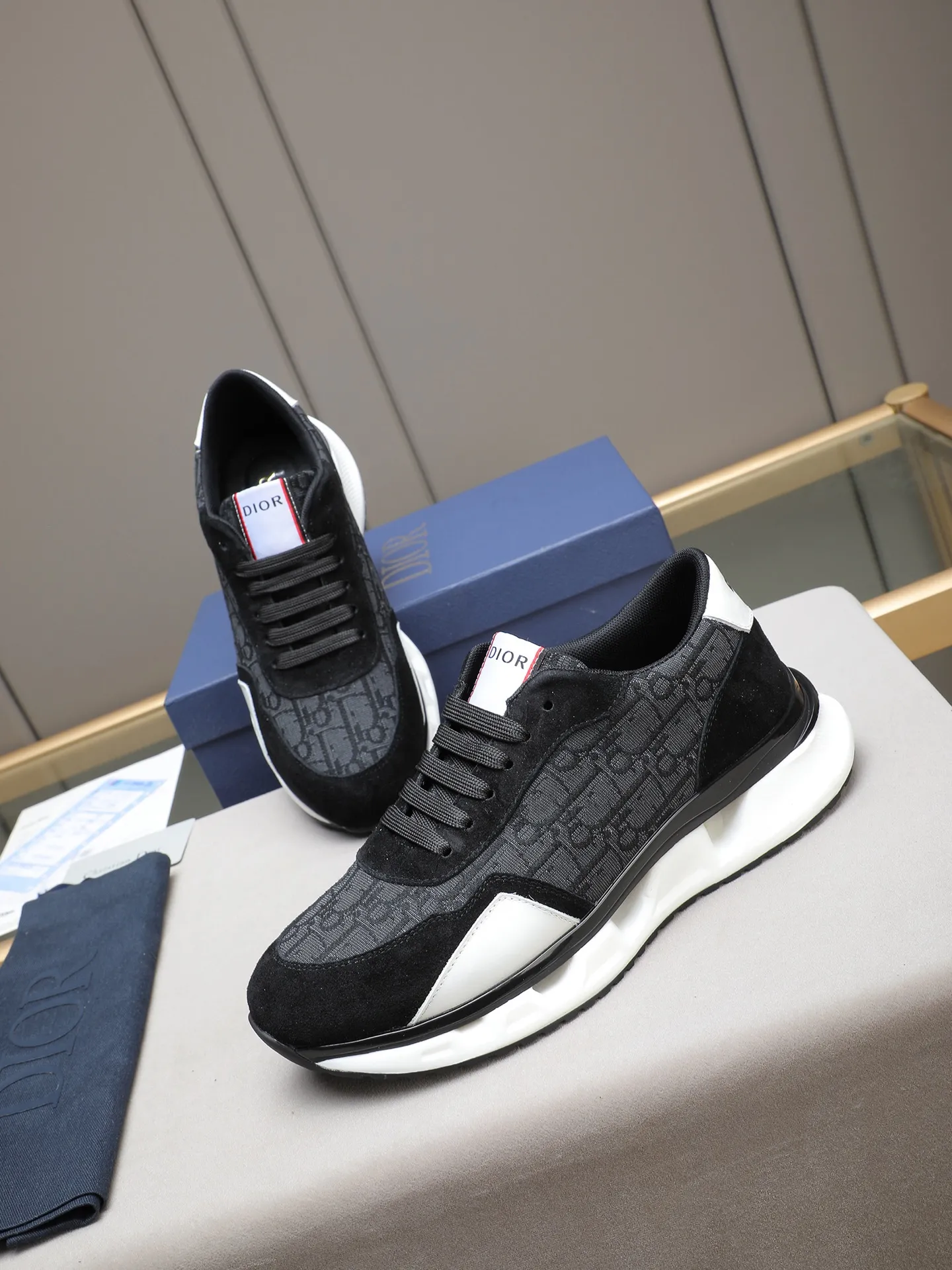 PP460 New Dior🆕The latest men's casual sports shoes, the upper is made of imported cowhide➕Dior's special material! Breathable sheepskin. The TPU blade base is lightweight and wear-resistant! Size:38-44 (45 customized)